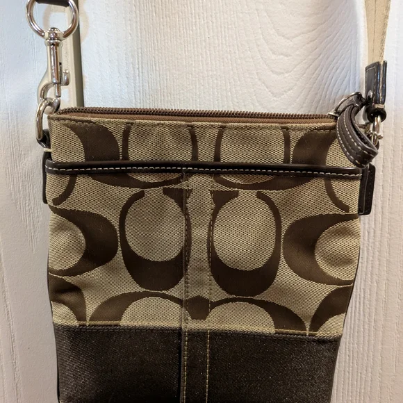 Coach Cross Body Bag - Picture 2 of 7